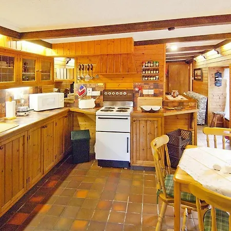 Lovingly Renovated With Rowing Boat, Σπίτι διακοπών *